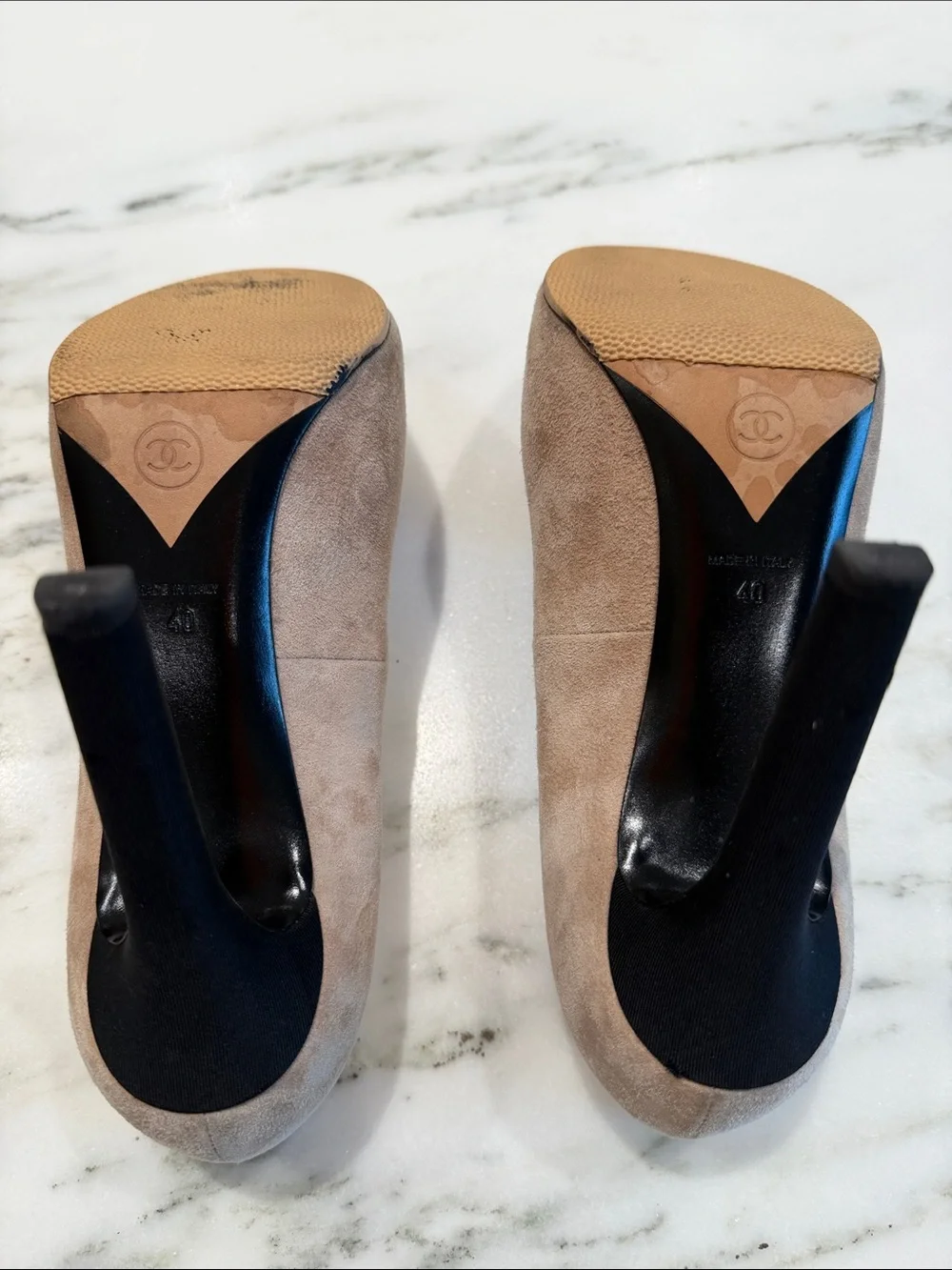 CHANEL Beige/Taupe Suede CC Pumps